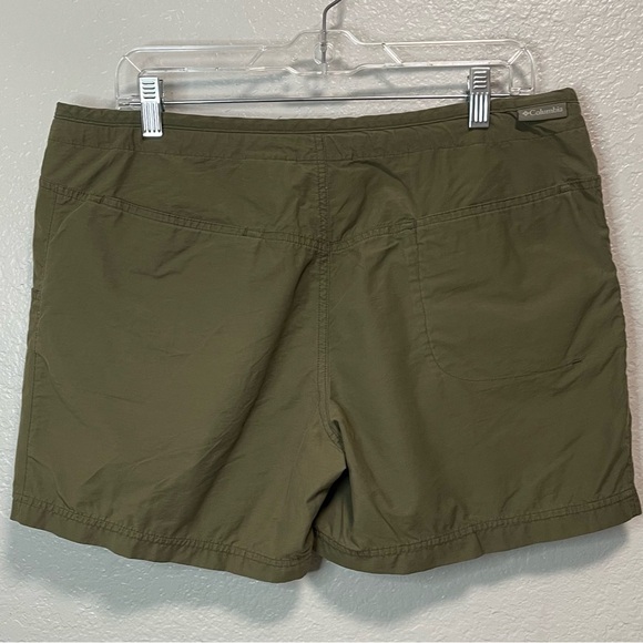 Columbia Olive Green Hiking Drawstring Shorts Size Medium - Picture 2 of 8